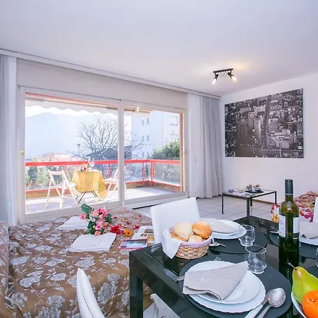 Lake View Apartment